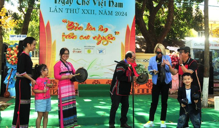 Đắk Lắk: Đầy đủ sắc màu tại Ngày thơ Việt Nam