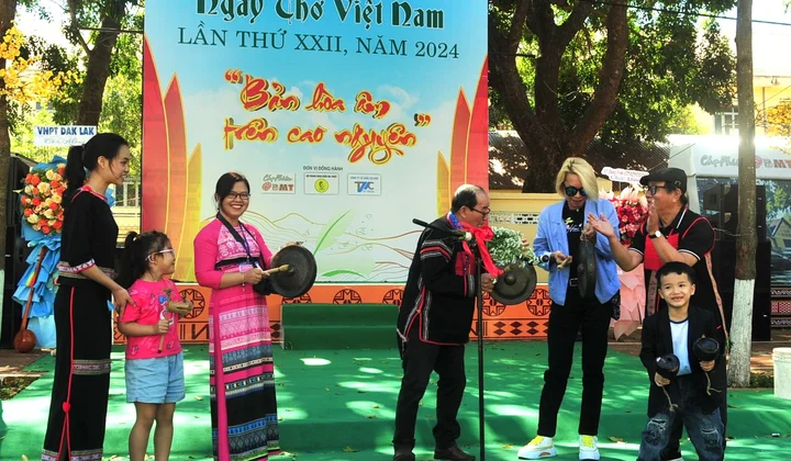 Đắk Lắk: Đầy đủ sắc màu tại Ngày thơ Việt Nam