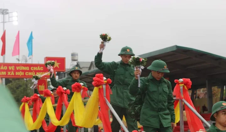 Văn Yên (Yên Bái): Thanh niên hăng hái lên đường làm nhiệm vụ thiêng liêng bảo vệ tổ quốc