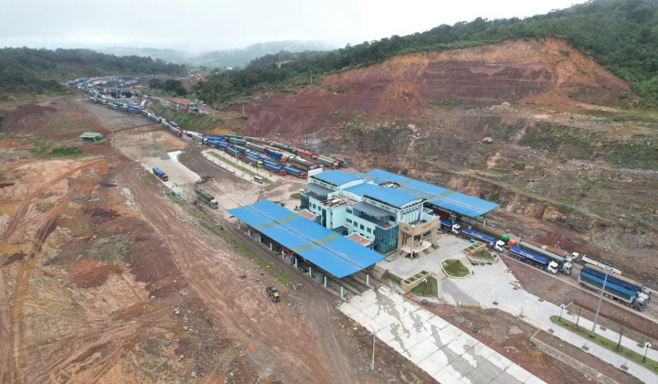 Sắc xuân Việt Nam trên đất nước Lào anh em