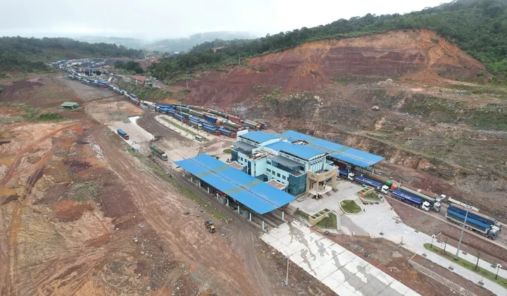 Sắc xuân Việt Nam trên đất nước Lào anh em