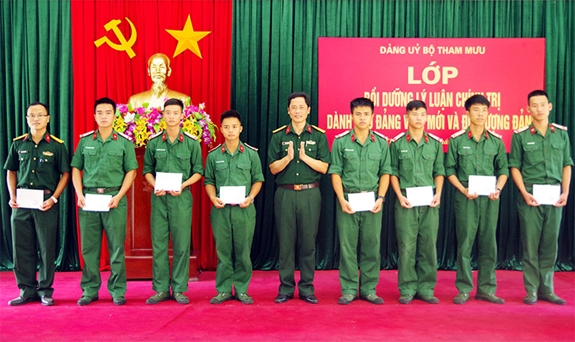 Hồ Chí Minh với việc xây dựng đội ngũ cán bộ, đảng viên của lực lượng vũ trang