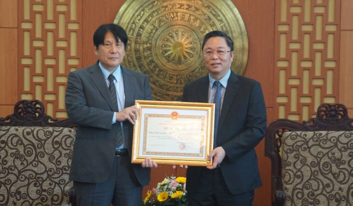 Chairman of the Provincial People's Committee Le Tri Thanh welcomed Mr. Yakabe Yoshinori - Consul General of Japan in Da Nang City