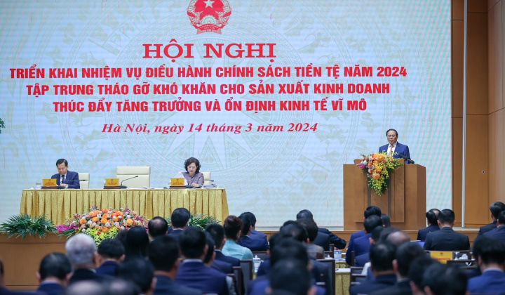 "Non cao cũng có đường trèo. Đường dẫu hiểm nghèo cũng có lối đi"