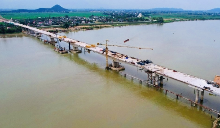 Hợp long cầu dài nhất cao tốc Bắc Nam nối Nghệ An và Hà Tĩnh