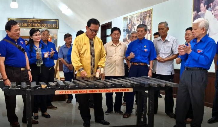 Nguyên Chủ tịch nước Nguyễn Minh Triết dự gặp gỡ các thế hệ cán bộ Đoàn Sông Bé - Bình Dương - Bình Phước