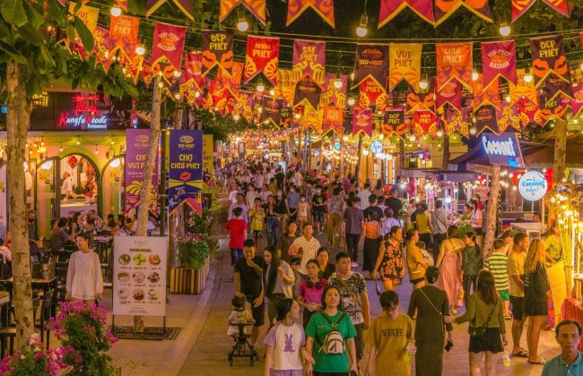 Chợ đêm Vui Phết, Phú Quốc ra mắt show đường phố “Tinh Tươm”