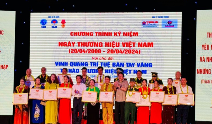 Tự hào thương hiệu Việt Nam - Vinh quang trí tuệ Bàn tay vàng