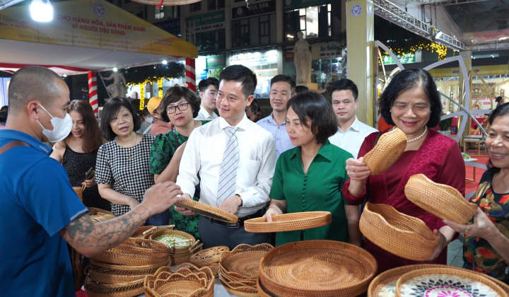 Khai mạc hội chợ “Hàng hóa, sản phẩm xanh vì người tiêu dùng”
