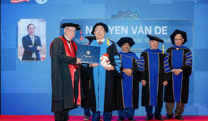 Đại học Quốc tế Hoa Kỳ (IAU) trao bằng Viện sĩ danh dự cho GS.TS. Nguyễn Văn Đệ