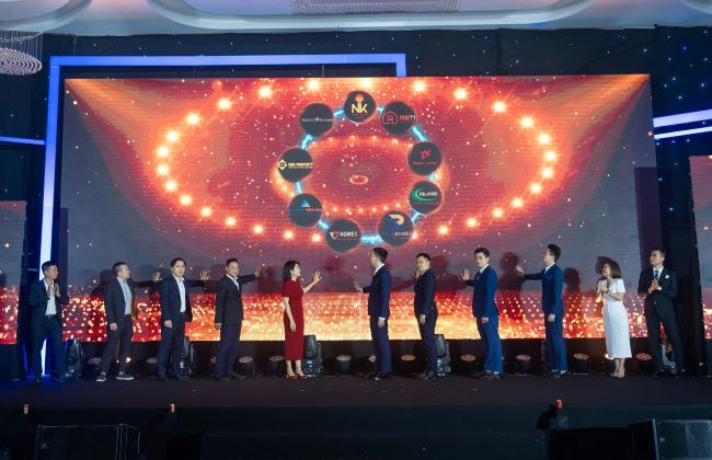 Không chỉ tấp nập đón khách du lịch, Sầm Sơn “dậy sóng” với Lễ ra quân dự án The Pathway