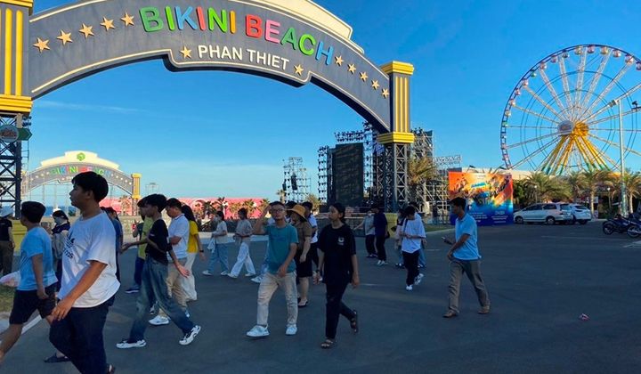 Lễ hội Carnival NovaWorld Phan Thiet 30/4 bùng nổ du khách