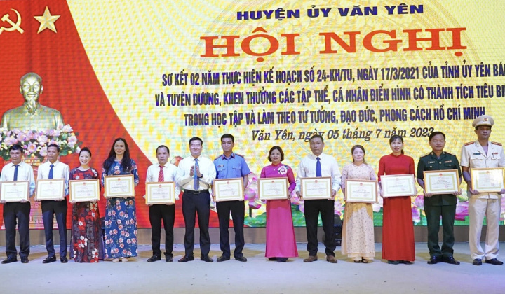 Văn Yên (Yên Bái): Học tập và làm theo tấm gương đạo đức Hồ Chí Minh