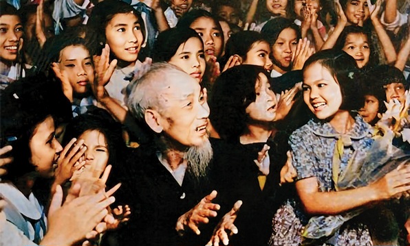 Chăm lo, giáo dục thế hệ tương lai của đất nước theo tư tưởng Hồ Chí Minh