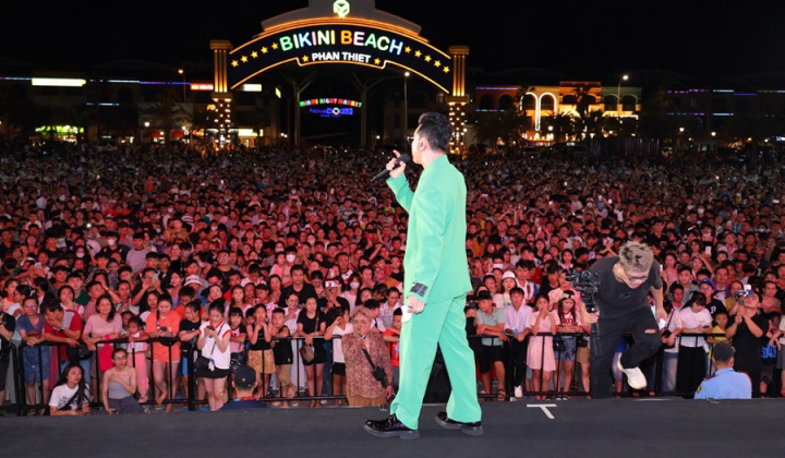 Biển người đổ về NovaWorld Phan Thiet trong dịp lễ 30/4