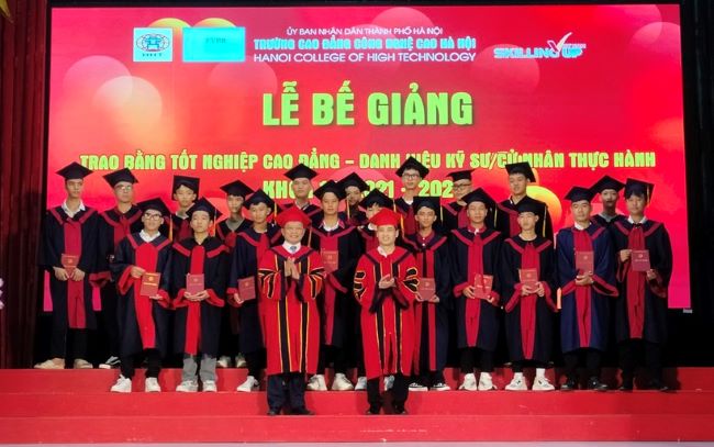 Trường Cao đẳng Công nghệ cao Hà Nội bế giảng khóa học 2021-2024