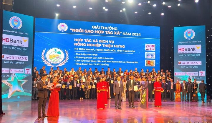 Hợp tác xã Thiệu Hưng nhận “Giải thưởng Ngôi sao HTX năm 2024”