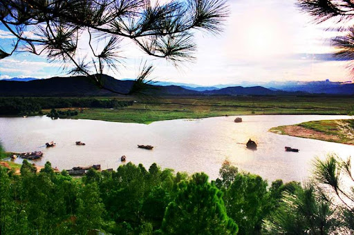 Ấm áp hai tiếng quê hương: Chung tay hỗ trợ giúp người bị nạn