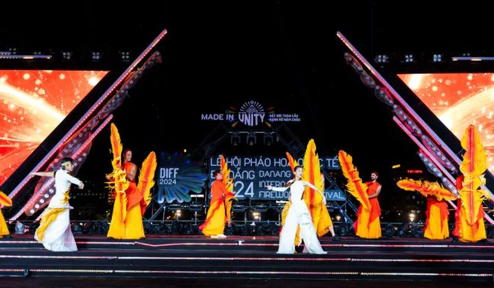 DIFF 2024 trước giờ G: Các ca sỹ hàng đầu showbiz Việt cùng hàng trăm vũ công tổng duyệt cho đêm “khai pháo”