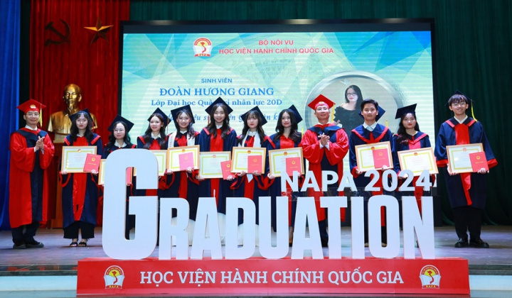 Hơn 1000 tân cử nhân Học viện Hành chính Quốc gia nhận bằng tốt nghiệp năm 2024