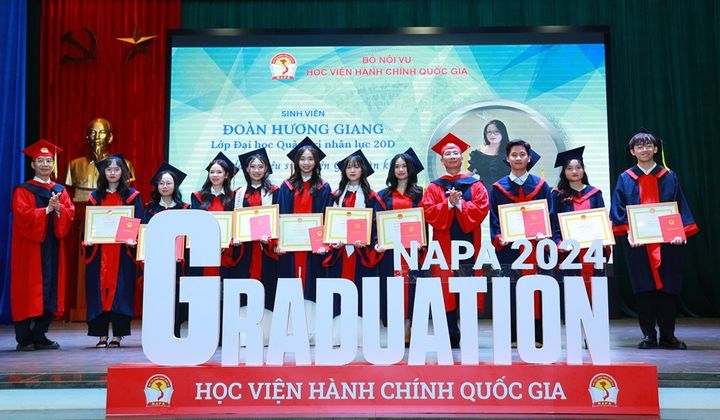 Hơn 1000 tân cử nhân Học viện Hành chính Quốc gia nhận bằng tốt nghiệp năm 2024