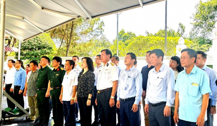 Hội Cựu chiến binh Bộ Y tế dâng hương các Anh hùng, Liệt sĩ tại tỉnh Hà Tĩnh và tỉnh Quảng Bình