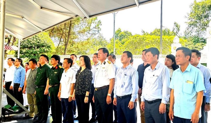 Hội Cựu chiến binh Bộ Y tế dâng hương các Anh hùng, Liệt sĩ tại tỉnh Hà Tĩnh và tỉnh Quảng Bình