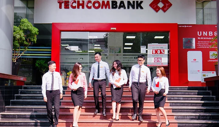 Techcombank báo lãi 15,6 nghìn tỷ đồng trong 6 tháng đầu năm