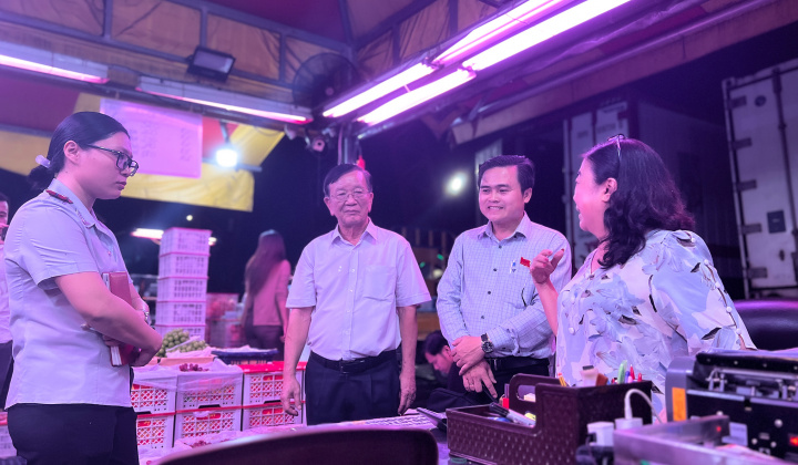 Đoàn giám sát HĐND TP.HCM kiểm tra xuyên đêm vệ sinh an toàn thực phẩm tại chợ đầu mối Thủ Đức