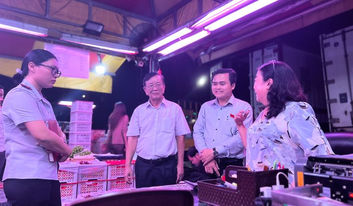Đoàn giám sát HĐND TP.HCM kiểm tra xuyên đêm vệ sinh an toàn thực phẩm tại chợ đầu mối Thủ Đức