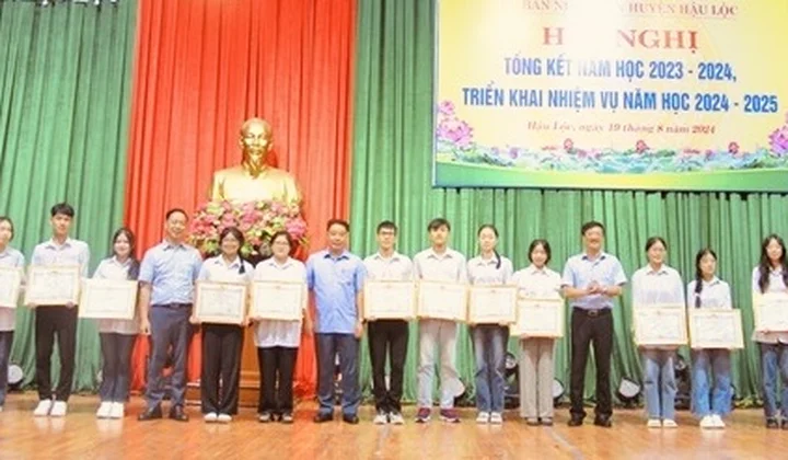 Hậu Lộc: Hội nghị tổng kết năm học 2023-2024 và triển khai nhiệm vụ năm học mới