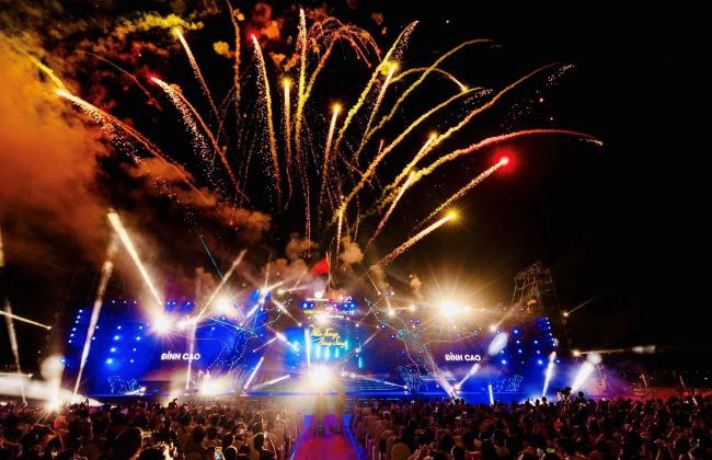 Lễ hội Vịnh ánh sáng quốc tế 2024 - Cách làm sáng tạo của Nha Trang trong công tác phát triển du lịch xanh