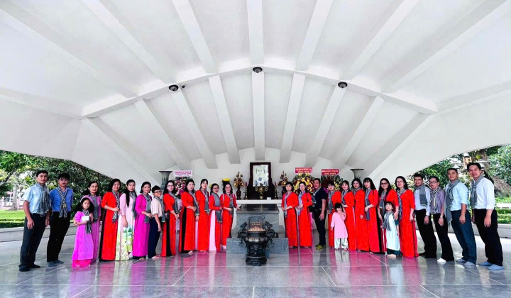 Chi bộ Đào Sơn Tây dâng hương tại di tích lịch sử ở Đồng Tháp