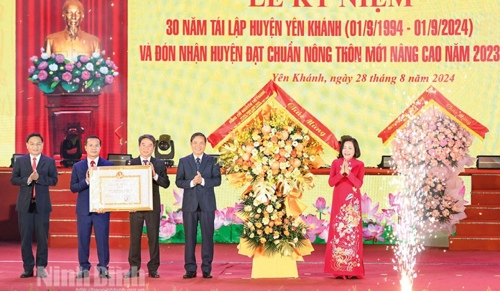 Huyện đầu tiên của tỉnh Ninh Bình đạt chuẩn huyện nông thôn mới nâng cao