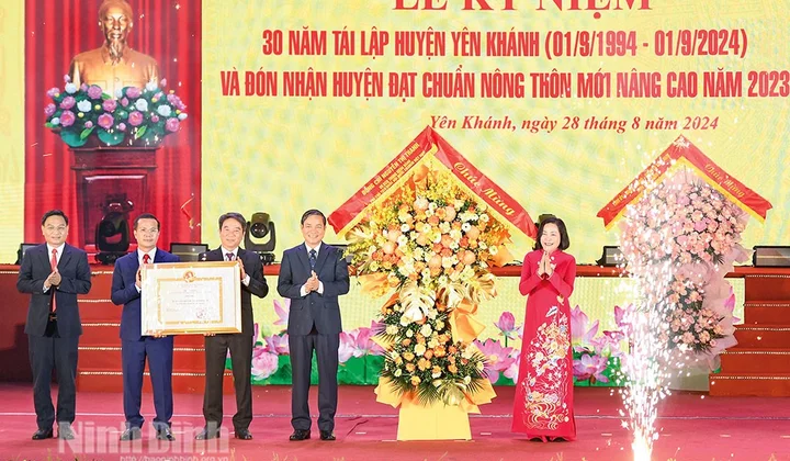Huyện đầu tiên của tỉnh Ninh Bình đạt chuẩn huyện nông thôn mới nâng cao