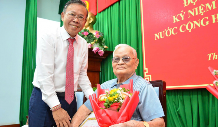 TP Thủ Đức trao Huy hiệu Đảng cho 521 đảng viên nhân dịp Quốc khánh