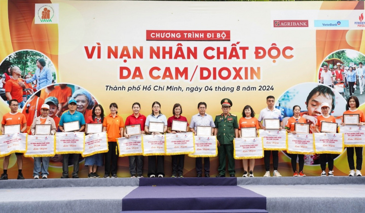 Agribank và VietinBank đồng hành cùng nạn nhân chất độc da cam