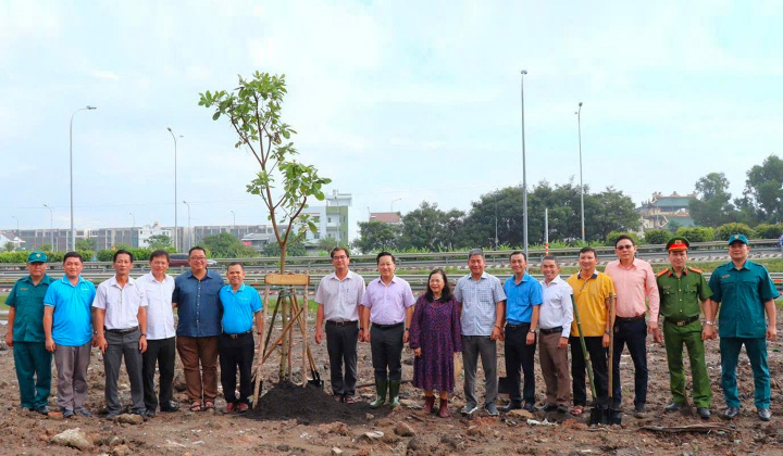 Thủ Đức phát động trồng cây xanh nhân kỷ niệm 79 năm ngày Quốc Khánh