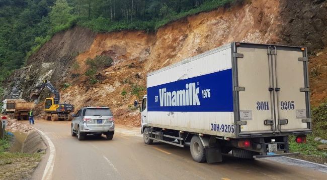 Vinamilk hỗ trợ 550.000 sản phẩm sữa, nước cho người dân vùng bão lũ
