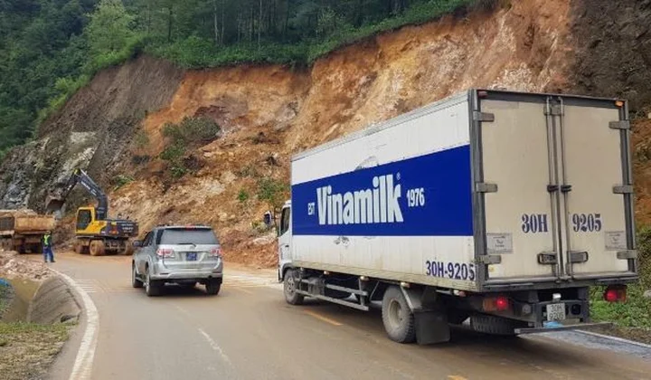 Vinamilk hỗ trợ 550.000 sản phẩm sữa, nước cho người dân vùng bão lũ