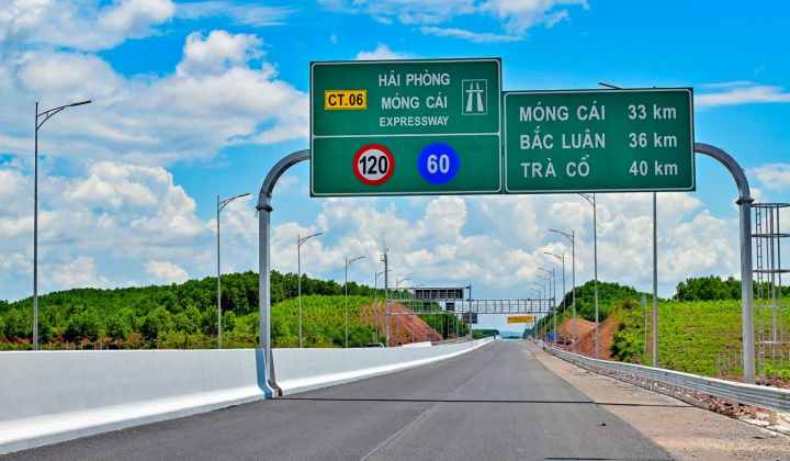 Cao điểm “500 ngày đêm thi đua hoàn thành 3.000 km đường bộ cao tốc”