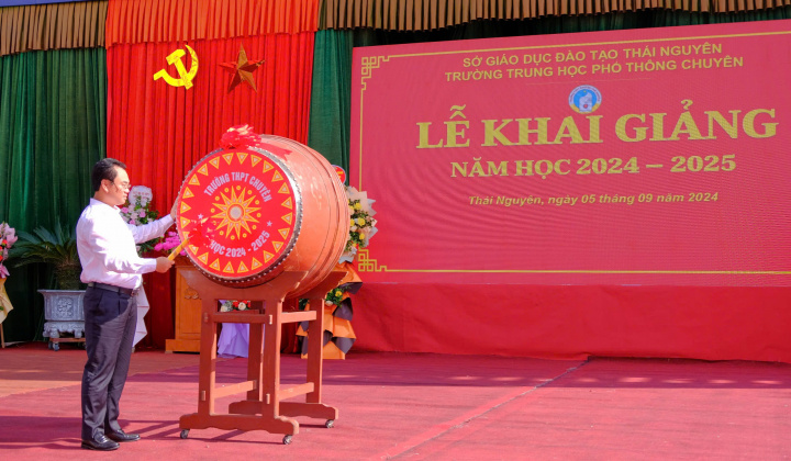 Thái Nguyên: Hơn 300 nghìn học sinh hân hoan khai giảng năm học mới