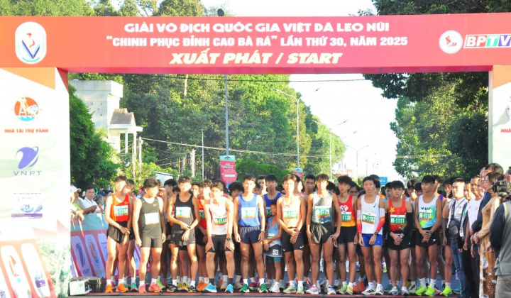 Hơn 1.700 VĐV tranh tài sôi nổi tại Giải Vô địch quốc gia Việt dã leo núi “Chinh phục đỉnh cao Bà Rá”