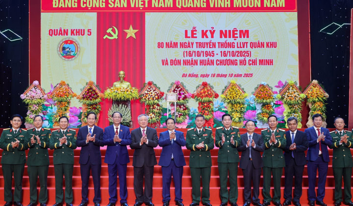 Quân khu 5 tiếp tục phát huy truyền thống anh hùng, viết tiếp bản hùng ca bất diệt của lòng yêu nước