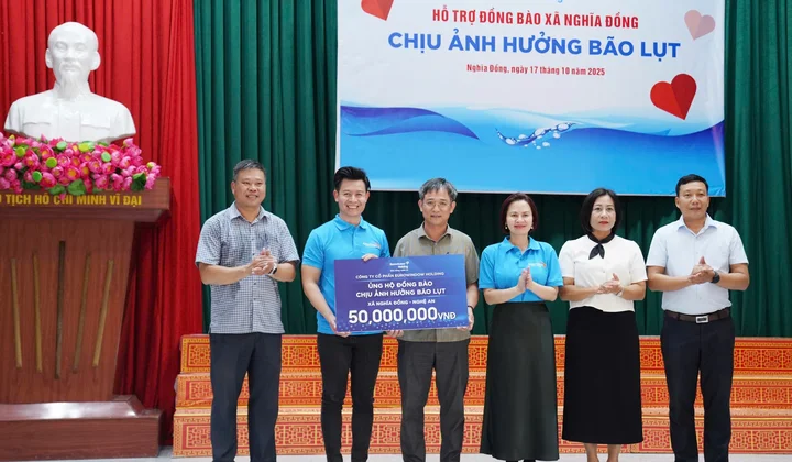 Eurowindow Holding lan tỏa yêu thương đến bà con vùng lũ Nghệ An