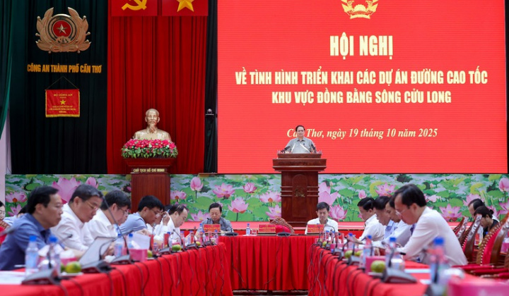 Có hệ thống cao tốc, sân bay, bến cảng sớm ngày nào, ĐBSCL được hưởng lợi ngày đó