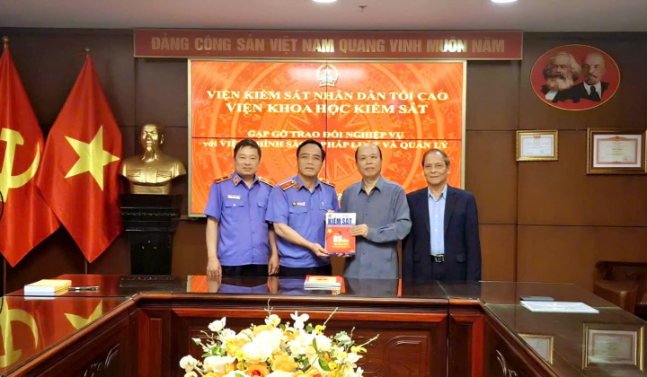 Gặp gỡ và trao đổi nghiệp vụ giữa Viện Khoa học Kiểm sát và Viện Chính sách, Pháp luật và Quản lý