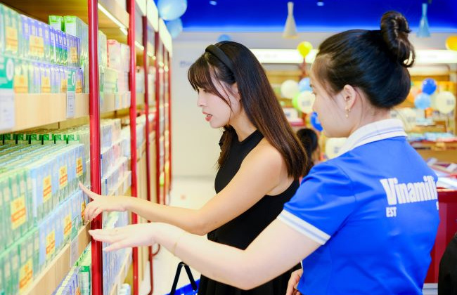 Vinamilk tăng tốc doanh thu quý III nhờ chuyển đổi số và mở rộng cửa hàng
