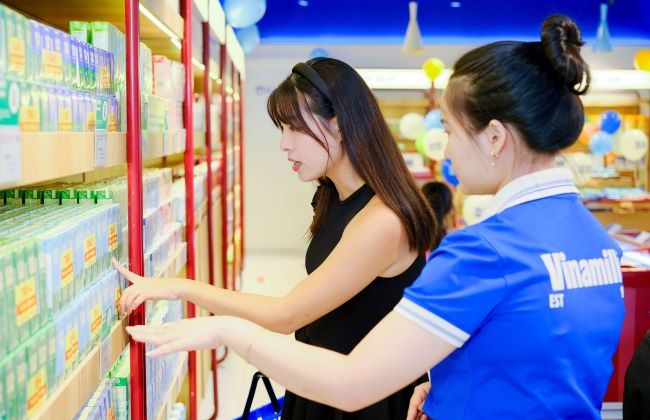 Vinamilk tăng tốc doanh thu quý III nhờ chuyển đổi số và mở rộng cửa hàng
