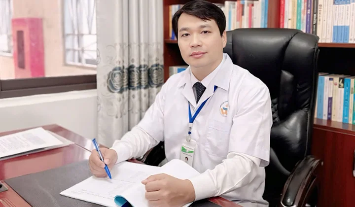 Tiến sĩ, Bác sĩ cao cấp Phùng Thanh Hải: Blouse trái tim hồng